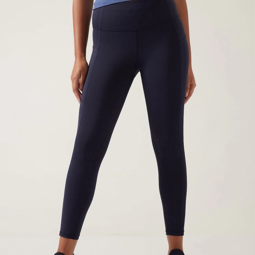 Athleta Ultimate Stash High Rise 7/8 Legging